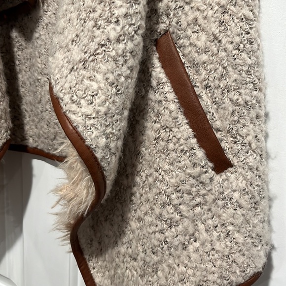 Medium Love Tree brown open front vest with faux fur and leather - Picture 4 of 7